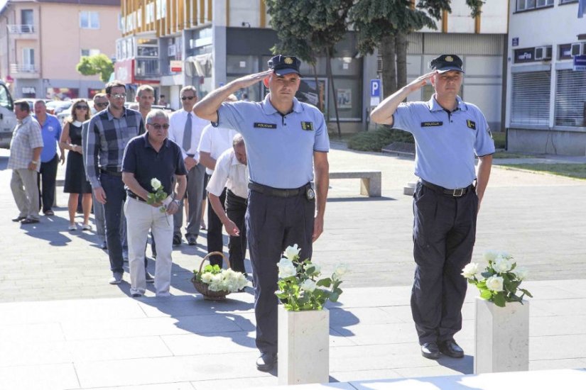 Uz Dan pobjede i domovinske zahvalnosti Ivančani odali počast poginulim braniteljima