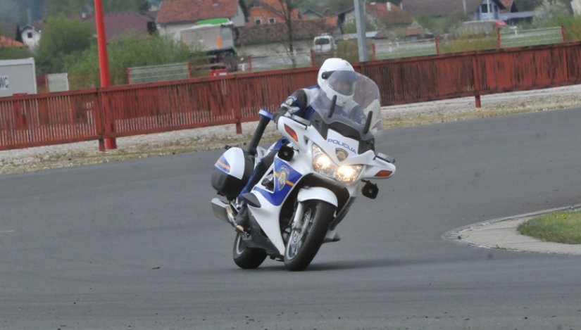 Razbojništvo u Varaždinu: Oružjem zaprijetio ubojstvom zaposlenici i ukrao novac