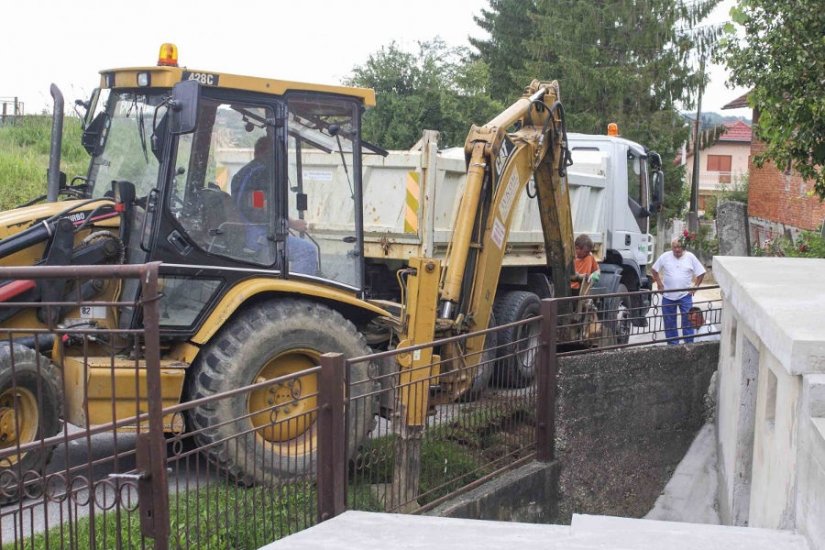 Gradi se mješovita kanalizacija uz cestu između Ivanečkog Vrhovca i Salinovca