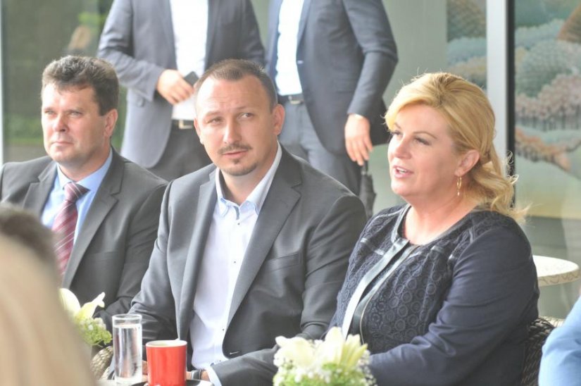 FOTO: Kolinda Grabar Kitarović u Novom Marofu zapjevala &quot;Suzu za zagorske brege&quot;