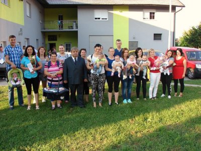 Podijeljene jednokratne pomoći roditeljima novorođene djece u općini Cestica