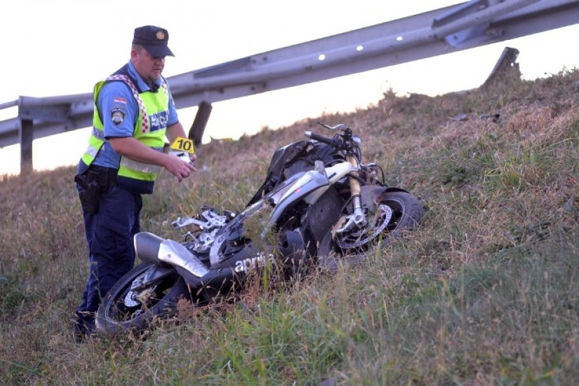 FOTO JZ obilaznica: Motociklist (53) poginuo u slijetanju s ceste