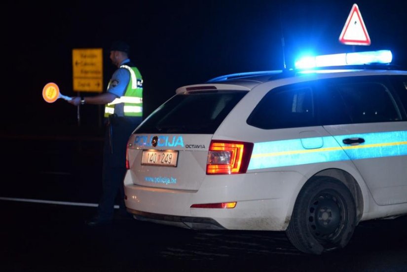 Pijani vozač (24) naletio na zaustavljeno vozilo i usmrtio starca (76) koji je iz njega izlazio