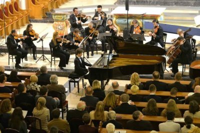 Koncert Varaždinskog komornog orkestra i nagrađivanih učenika Glazbene škole