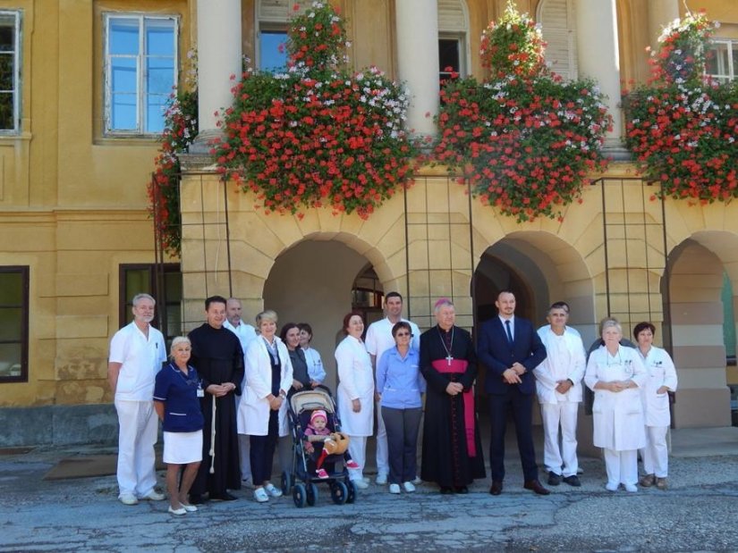 Novomarofsku bolnicu posjetio varaždinski biskup Josip Mrzljak