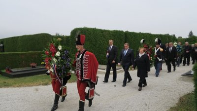 Uoči Dana neovisnosti položeni vijenci za branitelje