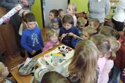Dječji tjedan: Grad Ivanec mališane vrtića u Ivancu i Radovanu obradovao tortama