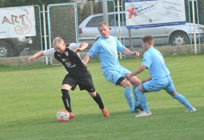 Dubravka-Zagorac (plavi dres) nije uspjela iskoristiti domaći teren protiv drugoplasirane Ivančice