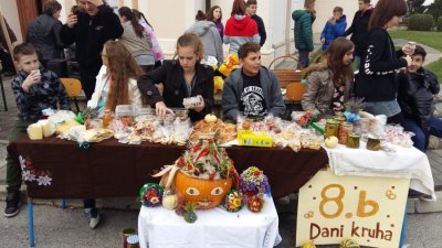 FOTO: Zabavno učeničko poduzetništvo na Školskom sajmu u Sv. Iliji
