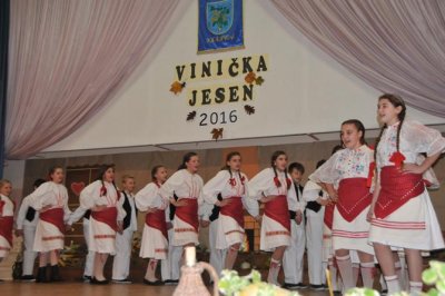 FOTO: Viničanci zapjevali i zaplesali s KUD-ovcima u sklopu smotre &quot;Vinička jesen&quot;