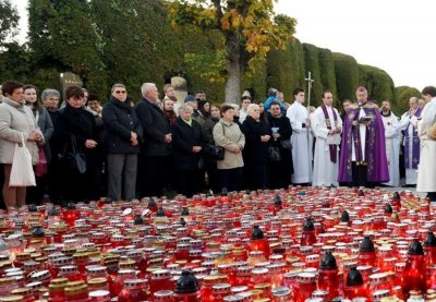 Biskup Mrzljak na Sve svete i Dušni dan predvodi mise i molitvu na varaždinskom groblju