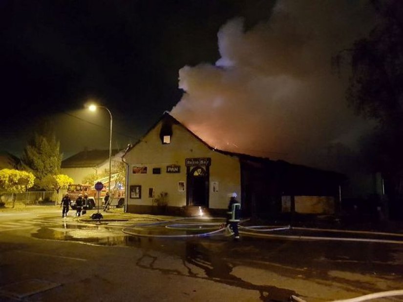 Noćas gorjelo krovište kafića &quot;Retro Bar&quot; u Ivancu