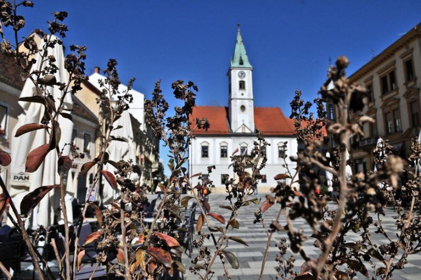 Grad Varaždin isplatio 30.000 kuna zaposlenicima za prekovremene