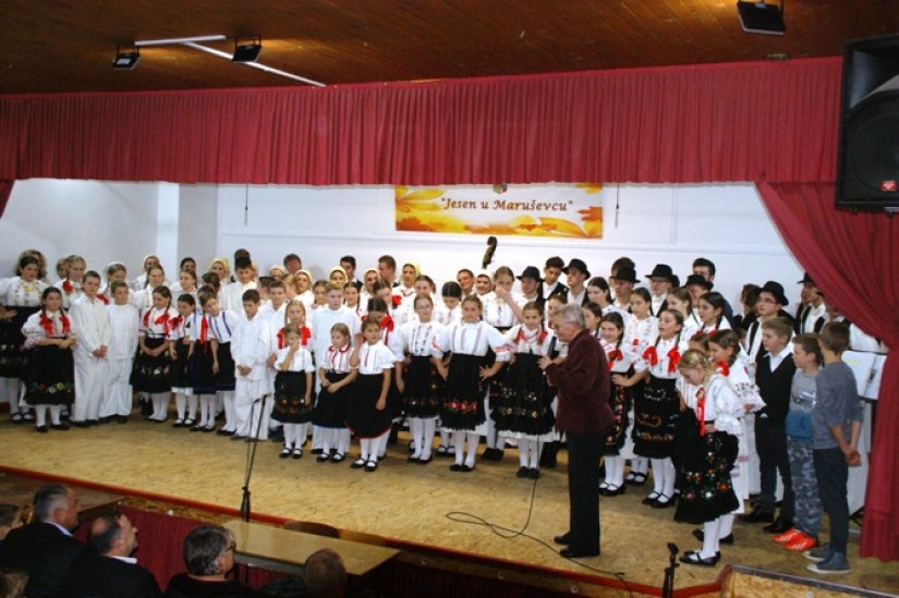 FOTO &quot;Jesen u Maruševcu&quot; s brojnim gostima i čak 102 folkloraša