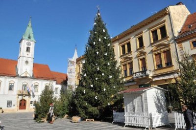 FOTO U centru Varaždina u punom su jeku pripreme za Advent