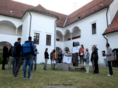 Okupljanje &quot;kulturnjaka&quot; u Varaždinu uoči čitanja ulomaka iz &quot;Eseja o vječnom fašizmu&#039;&quot;