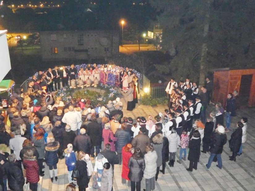 FOTO Novomarofčani zapalili i drugu adventsku svijeću