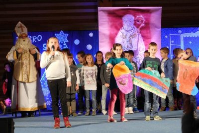 FOTO: Najmlađi mještani kneginečke općine dobili 600 slatkih paketića