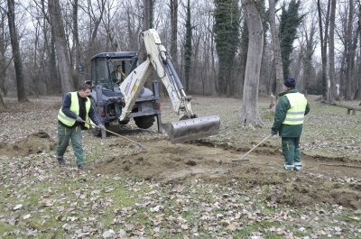 Radnici Parkova počeli su danas s uređenjem trim staze u šumi Jelačićki
