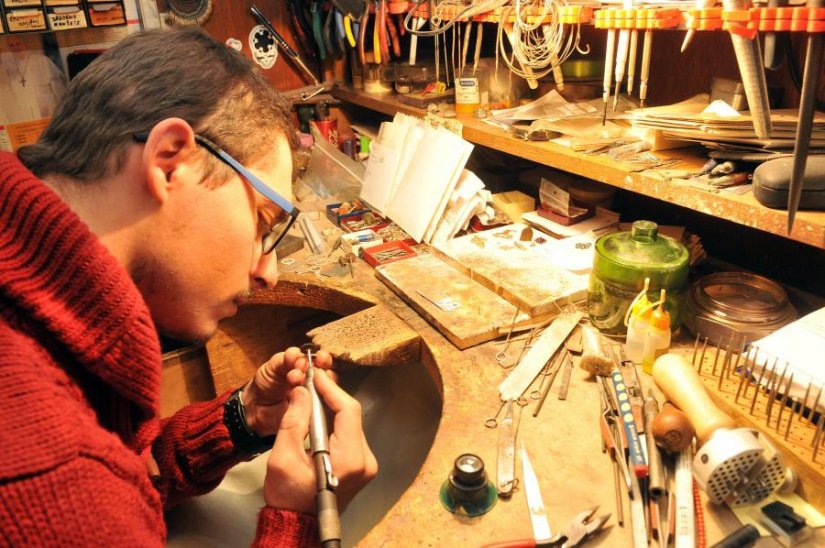 Varaždinac Kristijan Perolli (31) jedan od rijetkih koji izrađuju unikatni zlatni nakit