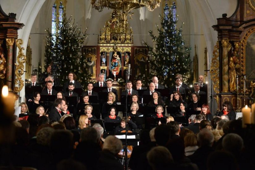 FOTO Božićni koncert Zbora HRT-a u Remetincu pored Novog Marofa