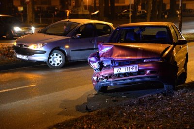 FOTO: U prometnoj nesreći na Vidovskom trgu u Varaždinu ozlijeđene dvije osobe