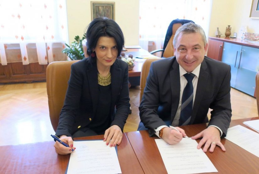 Ugovor su potpisali Predrag Štromar i Ivana Krobot
