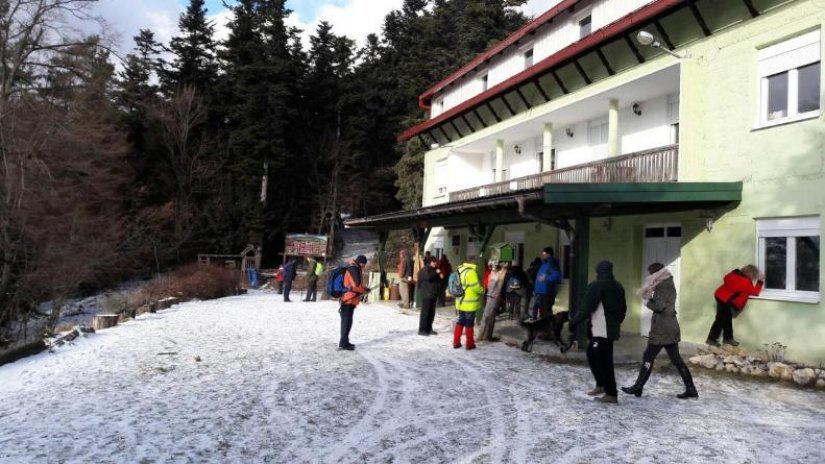 Kuhano vino i čaj za hodočasnike i planinare na Ravnoj gori