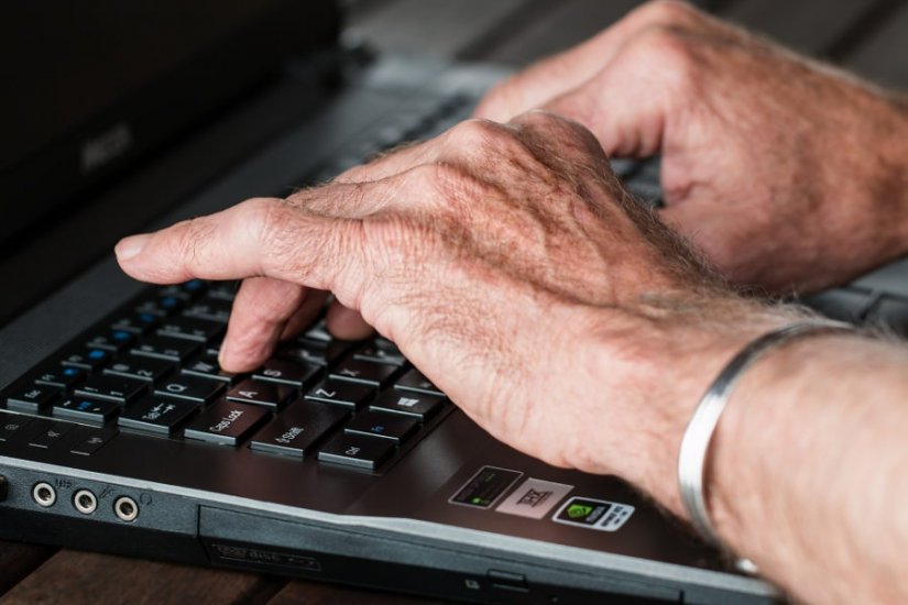 Besplatni informatički tečaj za osobe srednje i starije životne dobi