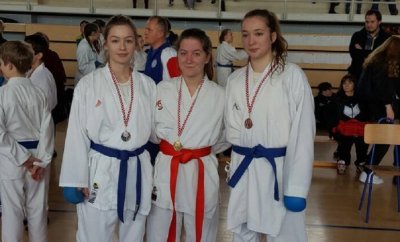 Petra Brlečić ( u sredini) bila je zlatna u kategoriji seniorke do 61 kilogram