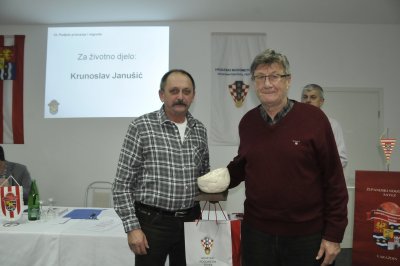 Krunoslav Janušić primio je Nagradu za životno djelo iz ruku Stanislava Vugrinca