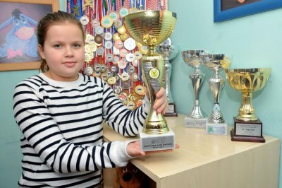 Mala odlikašica Nika Dobovičnik (11) iz Varaždina osvojila više od 100 medalja u plivanju