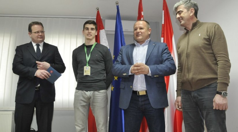 Zlatni Enes Garibović danas je u Zajednici primio brojne čestitke za svoj veliki uspjeh na EP-u Sofiji