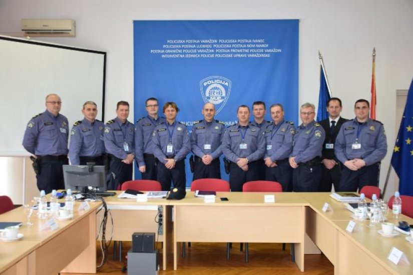 Glavni ravnatelj policije s najboljim varaždinskim policajcima