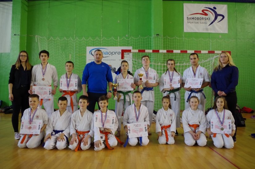 Članovi Karate kluba AIK koji su nasupili na Krokić kupu u Samoboru