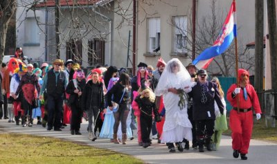 FOTO Fašnik u Hrženici do suza nasmijao mještane