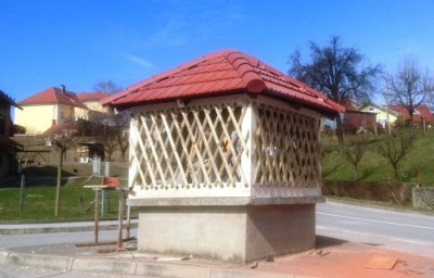 Nastavlja se obnova nadstrešnica na javnim bunarima u općini Gornji Kneginec