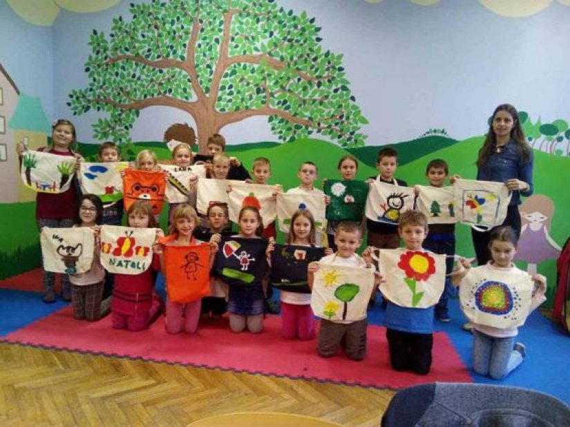 FOTO Ludbreški osnovnoškolci šivali torbe za djecu u Keniji