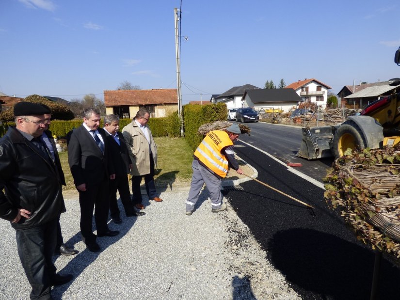 FOTO Za modernizaciju Ulice 8. maja u Kolarovcu 616.918 kuna