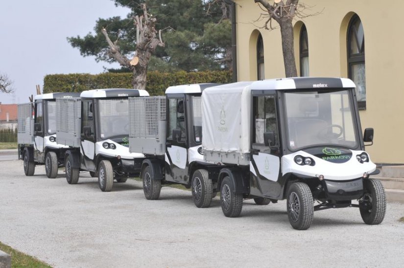 FOTO Predstavljena električna vozila za održavanje varaždinskog groblja