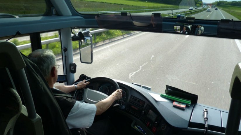 Prebrzo vozio neispravni autobus te ozlijedio putnike od 14 i 15 godina