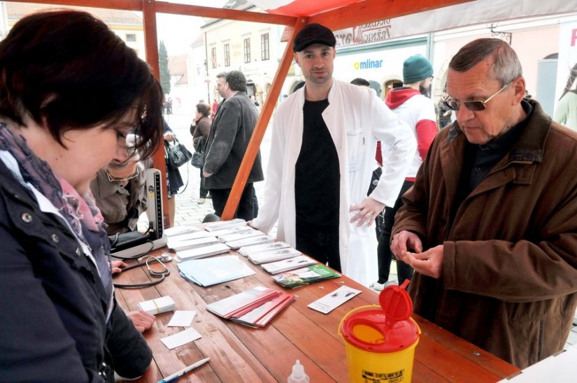 FOTO Varaždinci se na Franjevačkom trgu informirali o zdravom načinu života