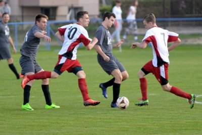 Dinamo (B) (bijeli dres) na domaćem terenu poražen od varaždinske Mladosti 2:0