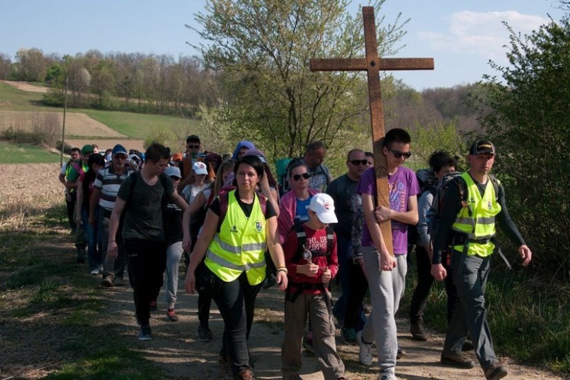 Više od 500 sudionika na križnom putu mladih Varaždinske biskupije