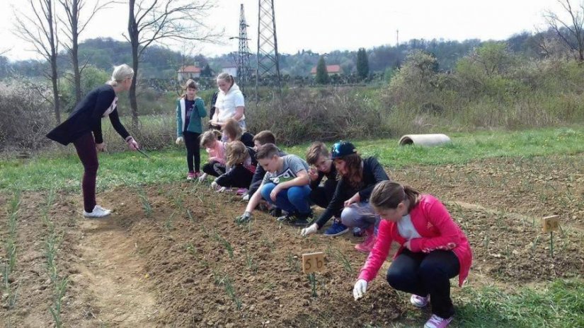 Toplički učenici započeli s proljetnim radovima u &quot;Vrteku&quot;