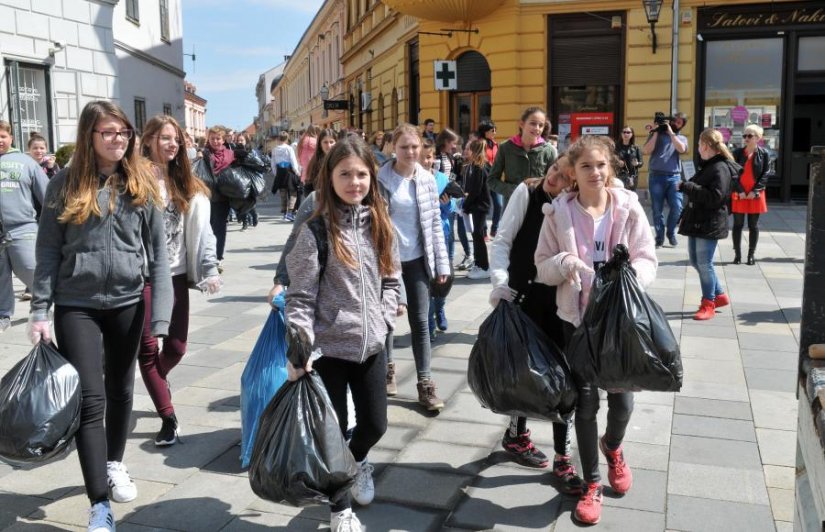 FOTO Bolje-više-čišće: Varaždinski školarci pokazali kako se čuva okoliš