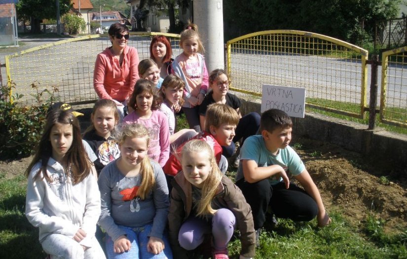 FOTO: Povodom Dana planeta Zemlje, učenici PŠ Petkovec uredili začinski vrt