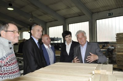 Osnivač i član uprave Kirceka Dragutin Gotić upoznao je goste s djelatnošću tvrtke i problemima drvoprerađivača