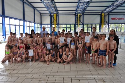 Učenicma OŠ Trnovec dodijeljene diplome za uspješno završenu Školu plivanja