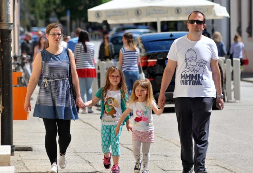 FOTO Sunčano jutro u grad izmamilo brojne građane